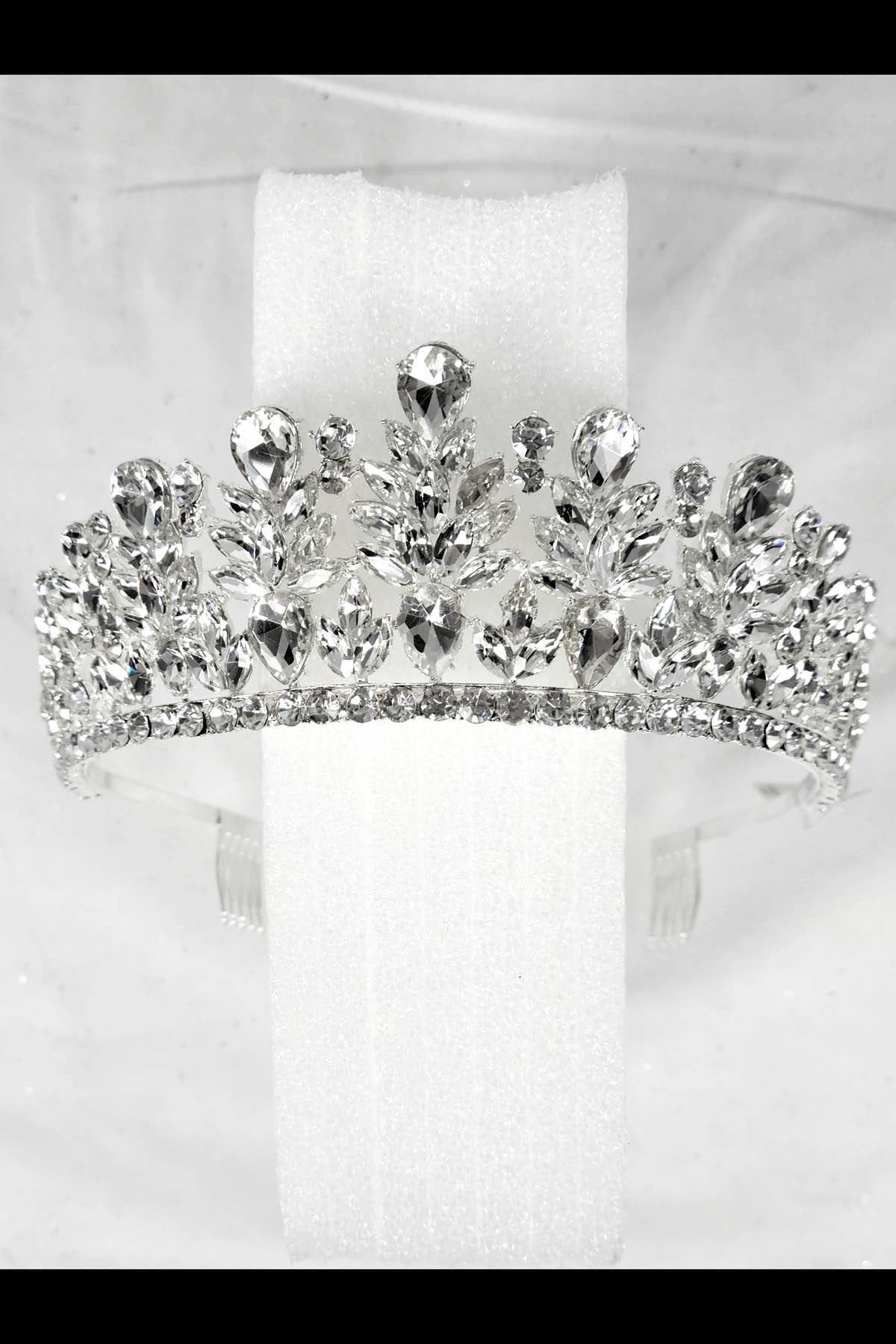 Chicas - Wholesale Tiara - Women's - Metal tiara with jewel rhinestones, one size fits all HT9711