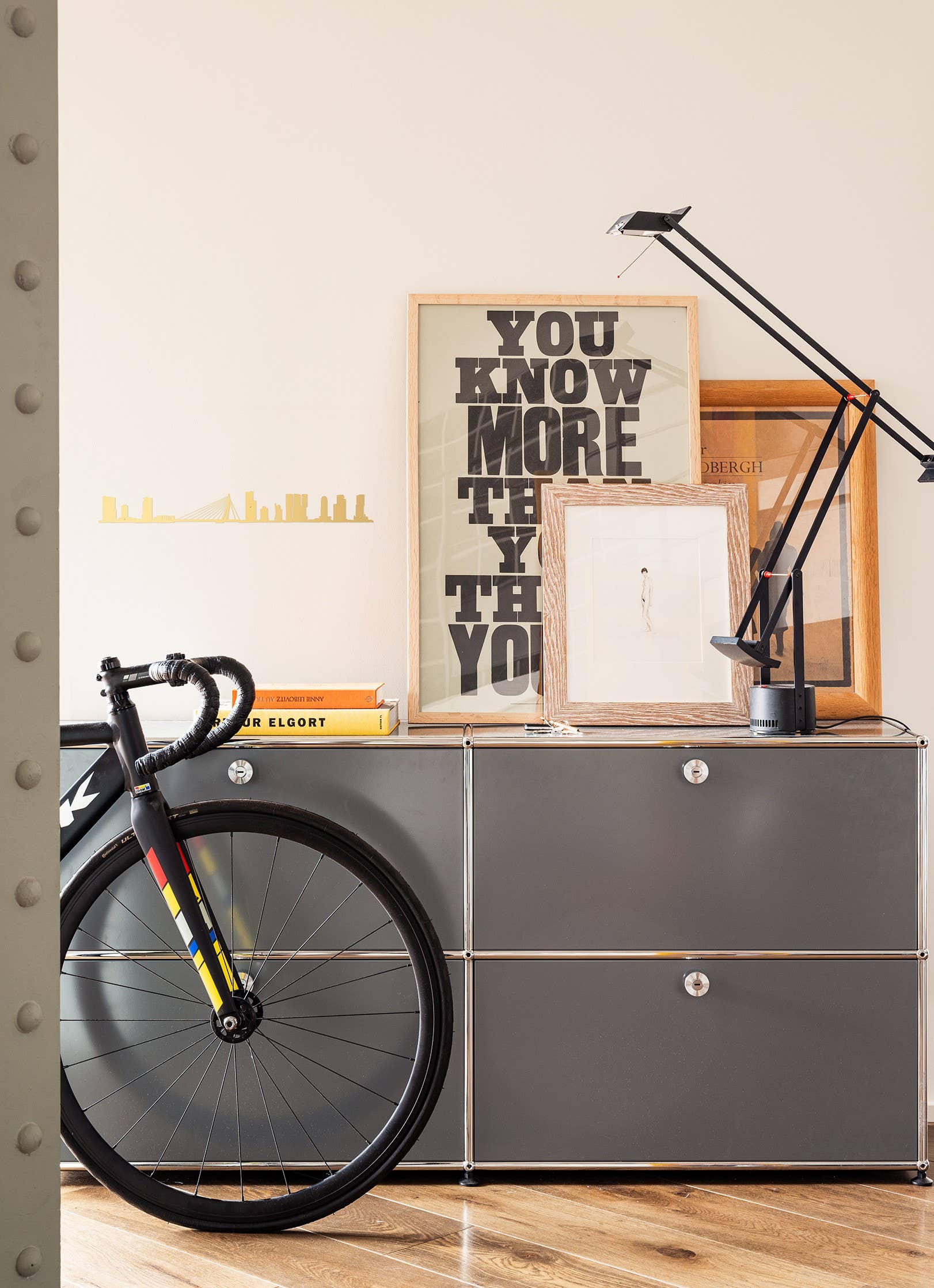 The Line – Großhandel 3D-Wandkunst – Wanddekor — Skyline von Rotterdam — Gold (50 cm)1