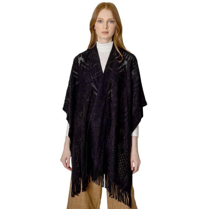 Ruana détaillée découpée pour la vente par Madeline Love