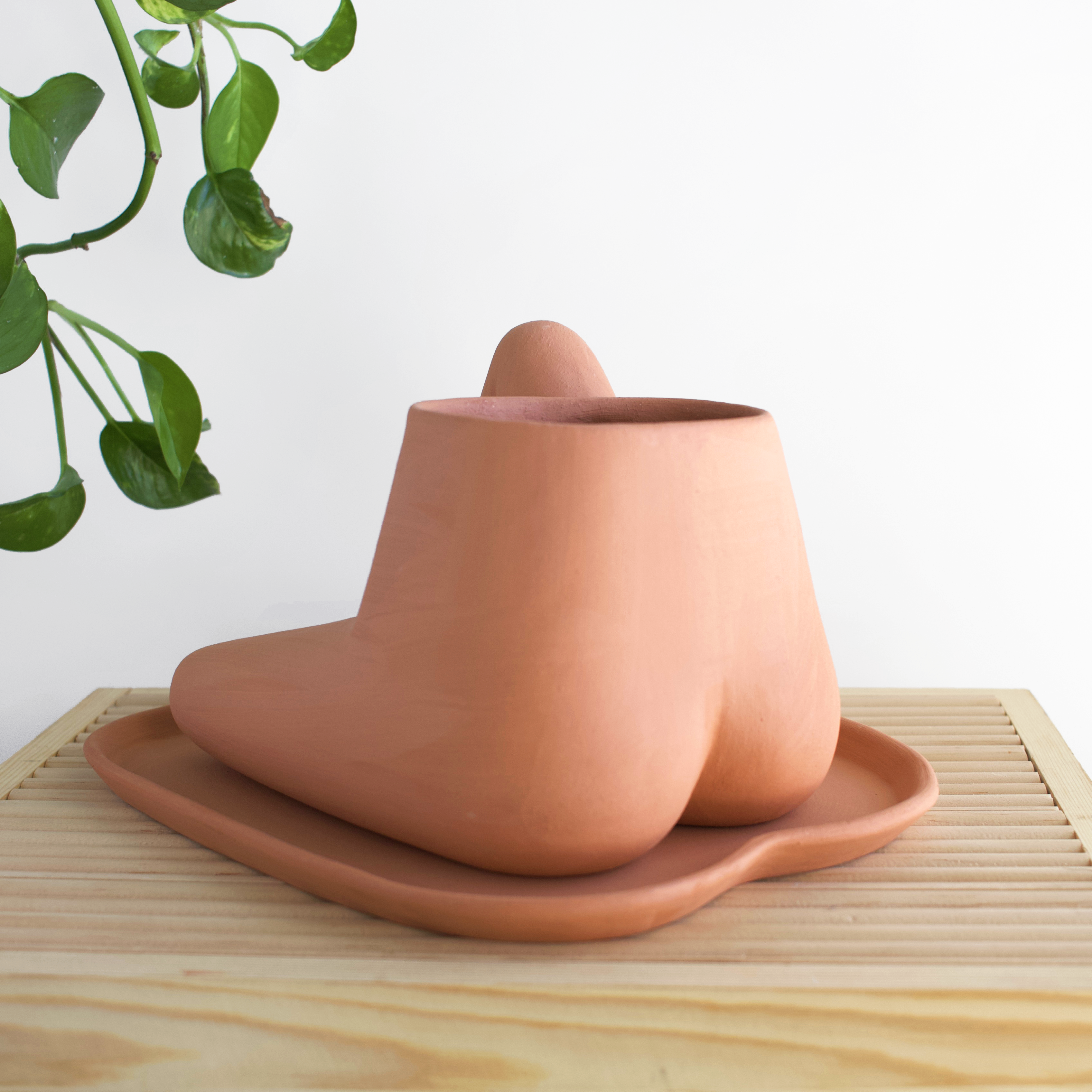 Doma Studios - Wholesale Plant Pot - Relaxed Leggy - Terracotta2