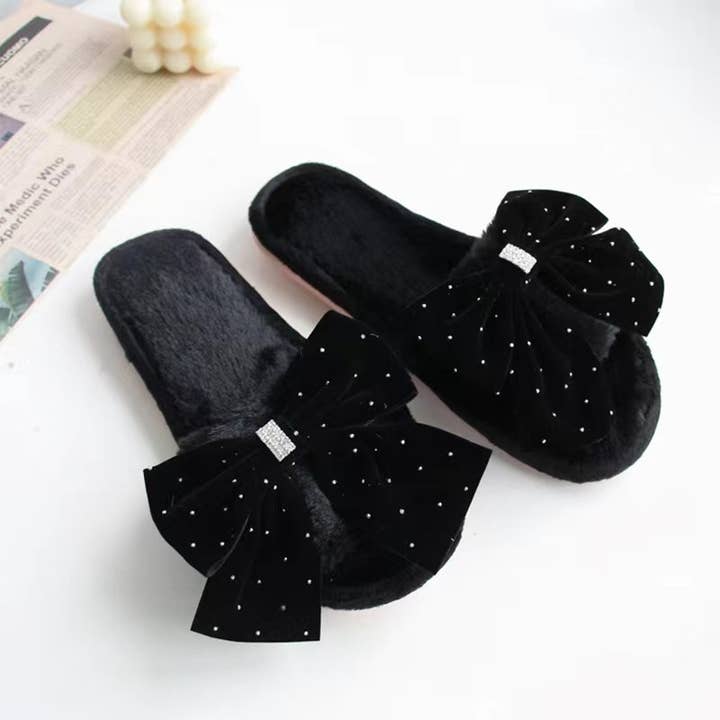Pantufas com Laço Suave e Detalhe Brilhante em Preto 1956 por atacado de PEACH ACCESSORIES