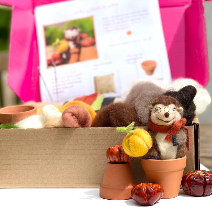 Sweet Liberty Belle - Wholesale Craft Sewing Kit - Jolly Mole in a Pot - superior needle felting craft kit3