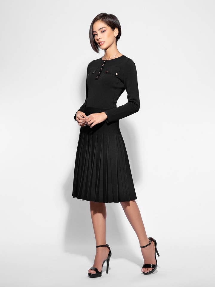 Jupe Wonder plissée en noir pour la vente par Aleeza Paris