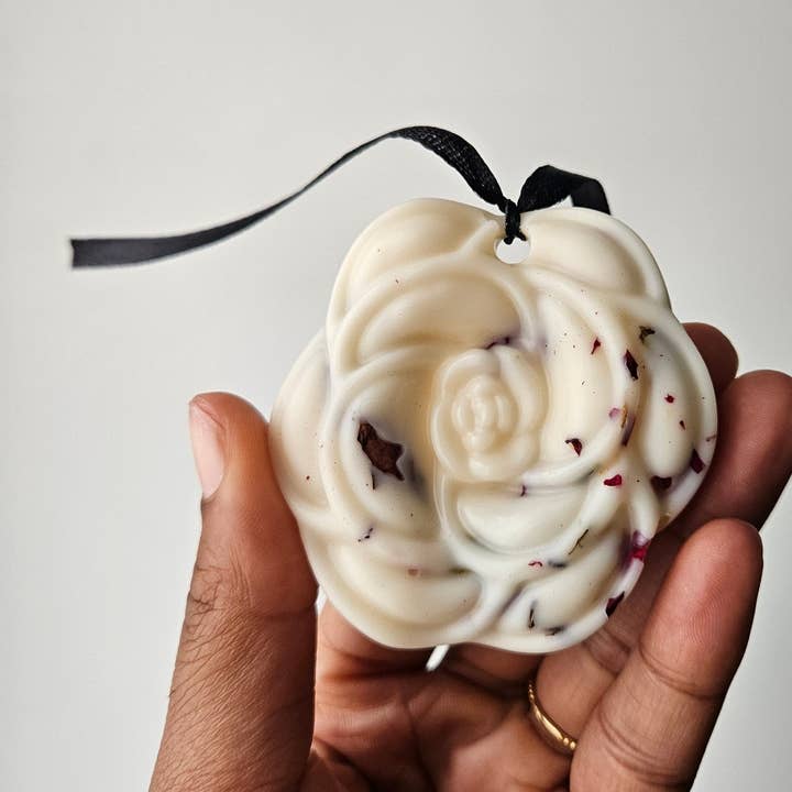 Artisanal Scented Suspension for wholesale by bel-jewelry