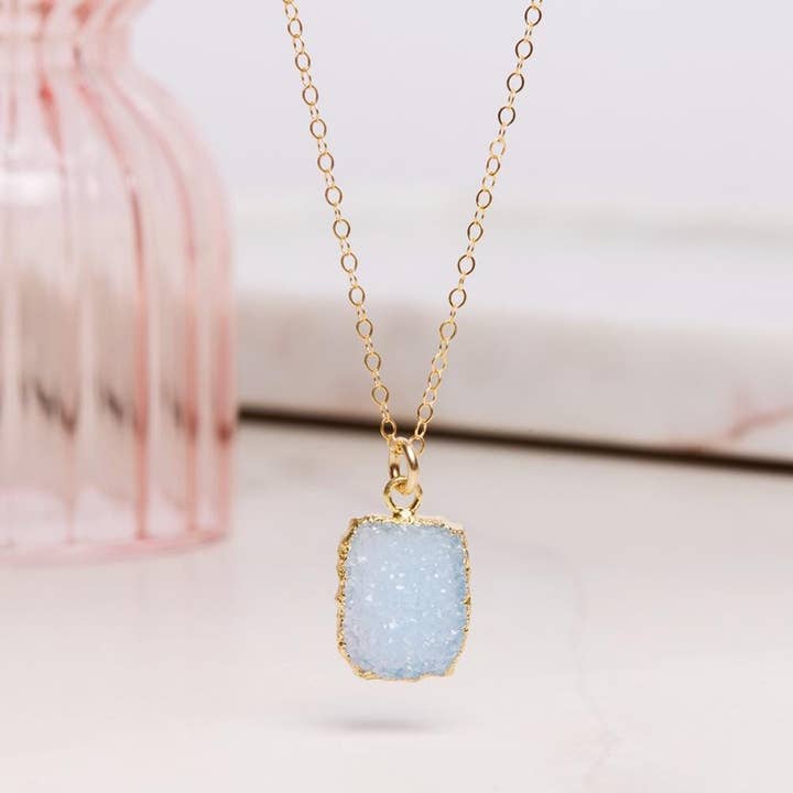 Ciondolo Druzy Rettangolare Blu su Catena Delicata per la vendita all'ingrosso da parte di Soul & Little Rose