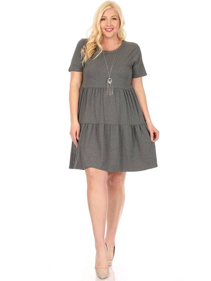 VIBE Apparel Co – wholesale Klänning - Dam – Plus borstad kortärmad baby docka klänning med 2 tier kjol6