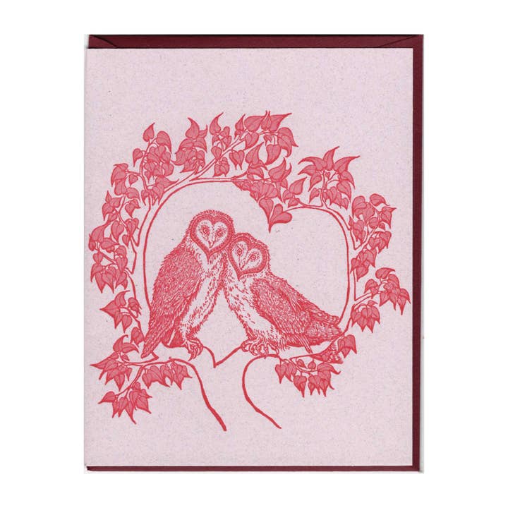 Carte imprimée en letterpress avec des hiboux en forme de cœur pour la vente par Dandy Lion Press