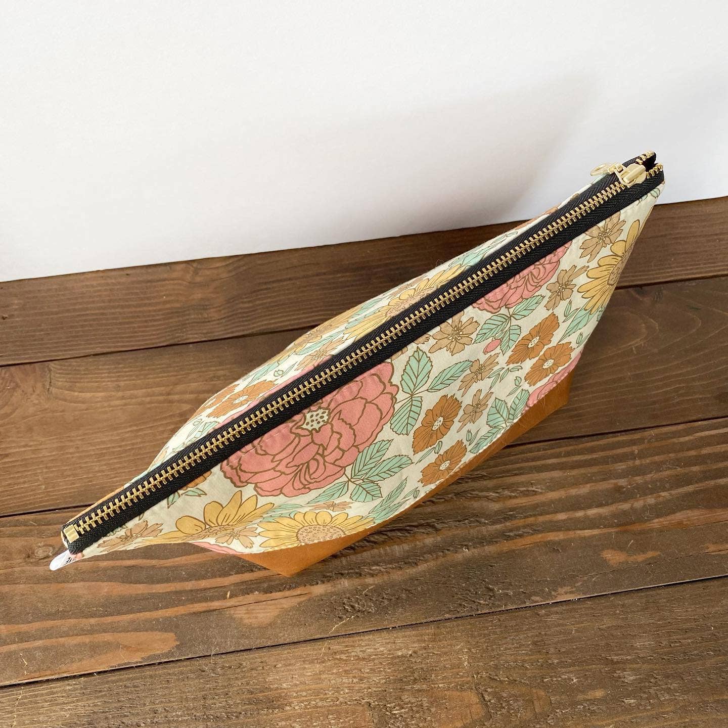 September Skye Bags & Accessories - Wholesale Makeup/Cosmetic Bag - Makeup bag in indy bloom vintage floral2