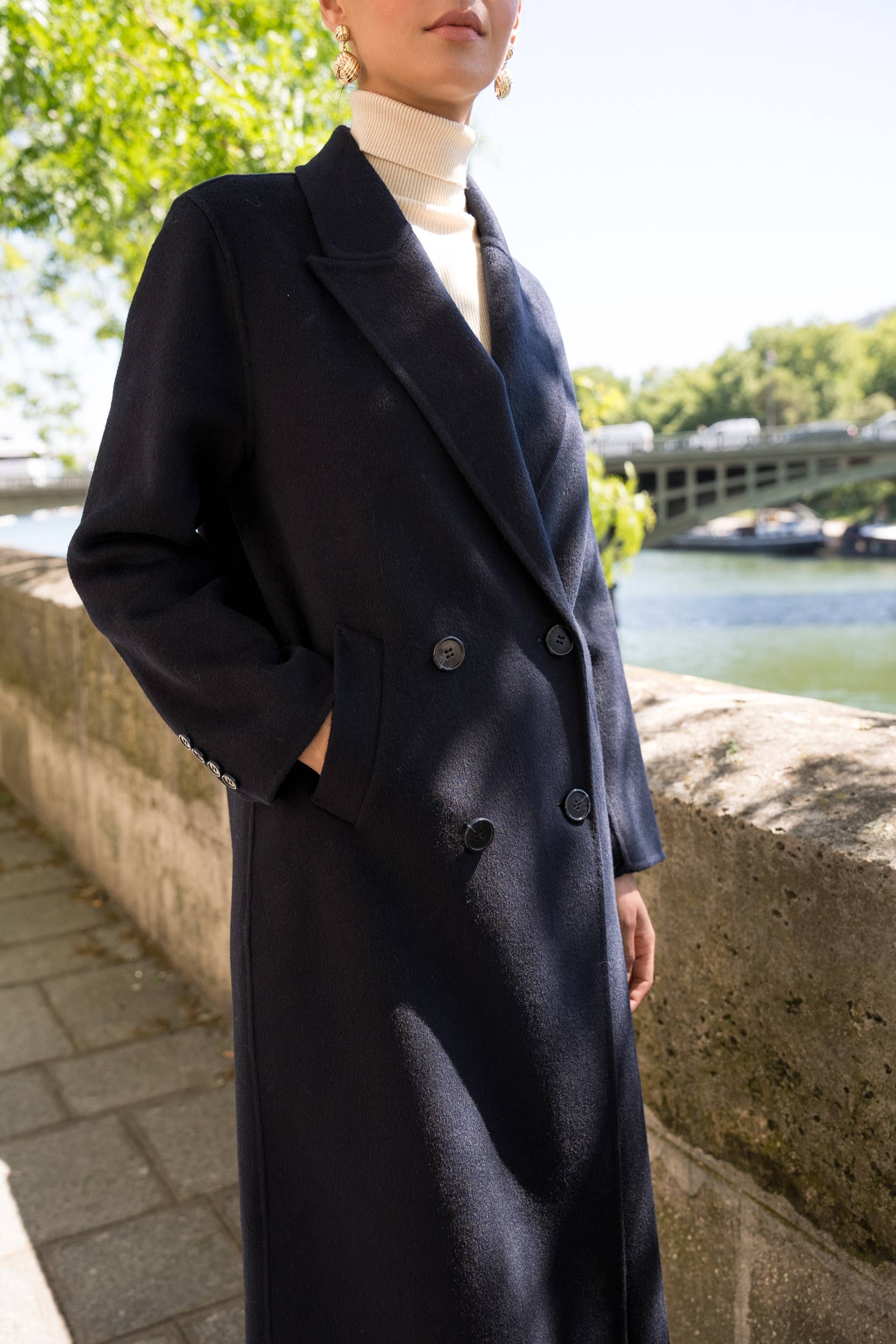 Attentif Paris – Großhandel Mantel - Damen – Extra langer, handgenähter Oversize-Mantel aus Wollmischung55