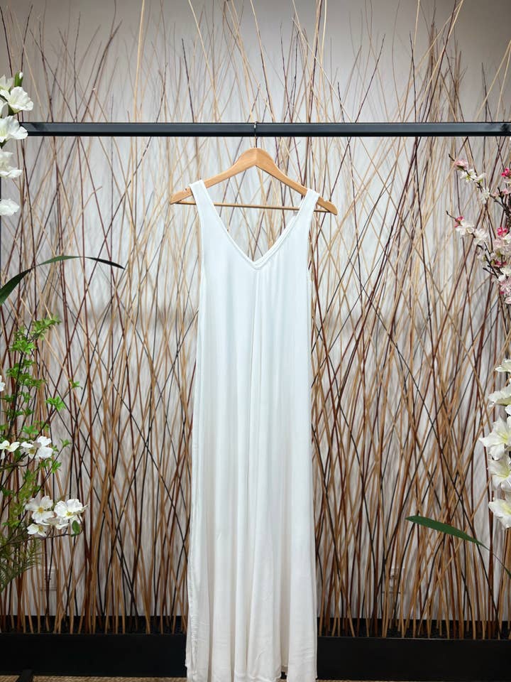 L'Emotion - Wholesale Dress - Women's - V Neck Wide Strap Maxi Simple Dress