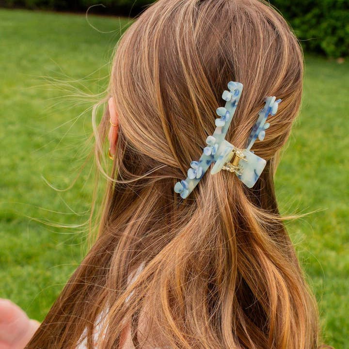 Shop ANDi - Wholesale Hair Clip - Women's - 3D Petals Claw Clip