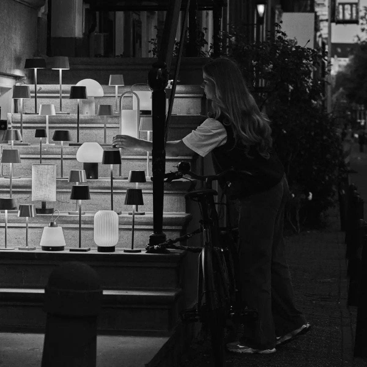 Tavellio - Venta al por mayor Lámparas decorativas/de escritorio - Lámpara de sobremesa recargable Ava Stone Grey | Elegante, inalámbrica y regulable14