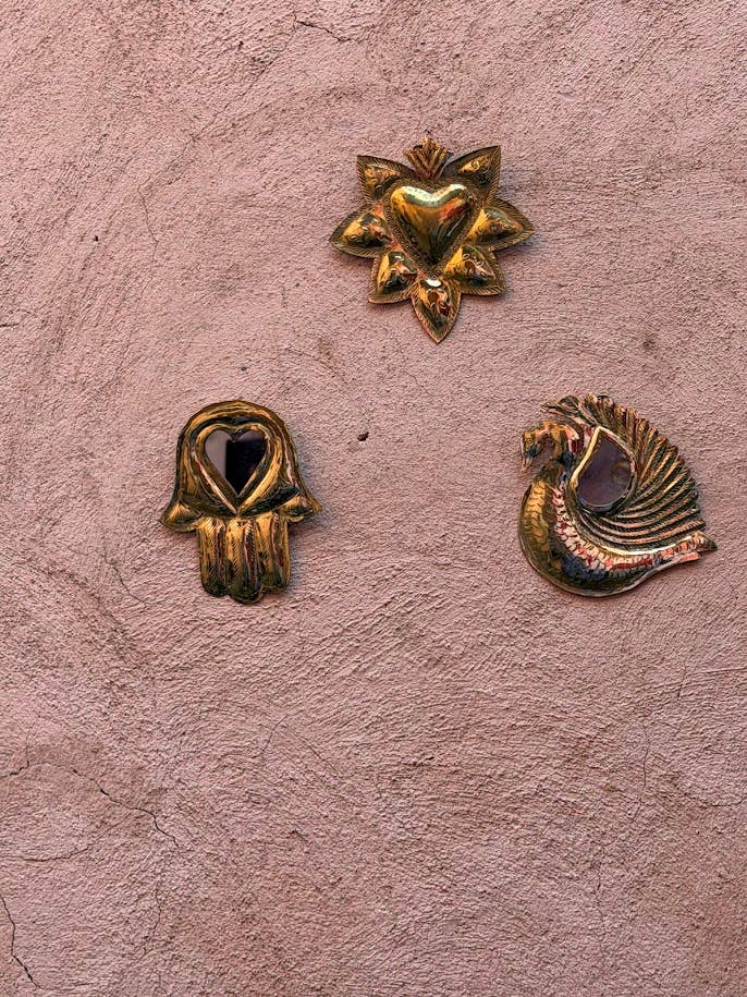 Mirror Fadma heart hand, Brass, gold for wholesale by NOMAD BY LIV