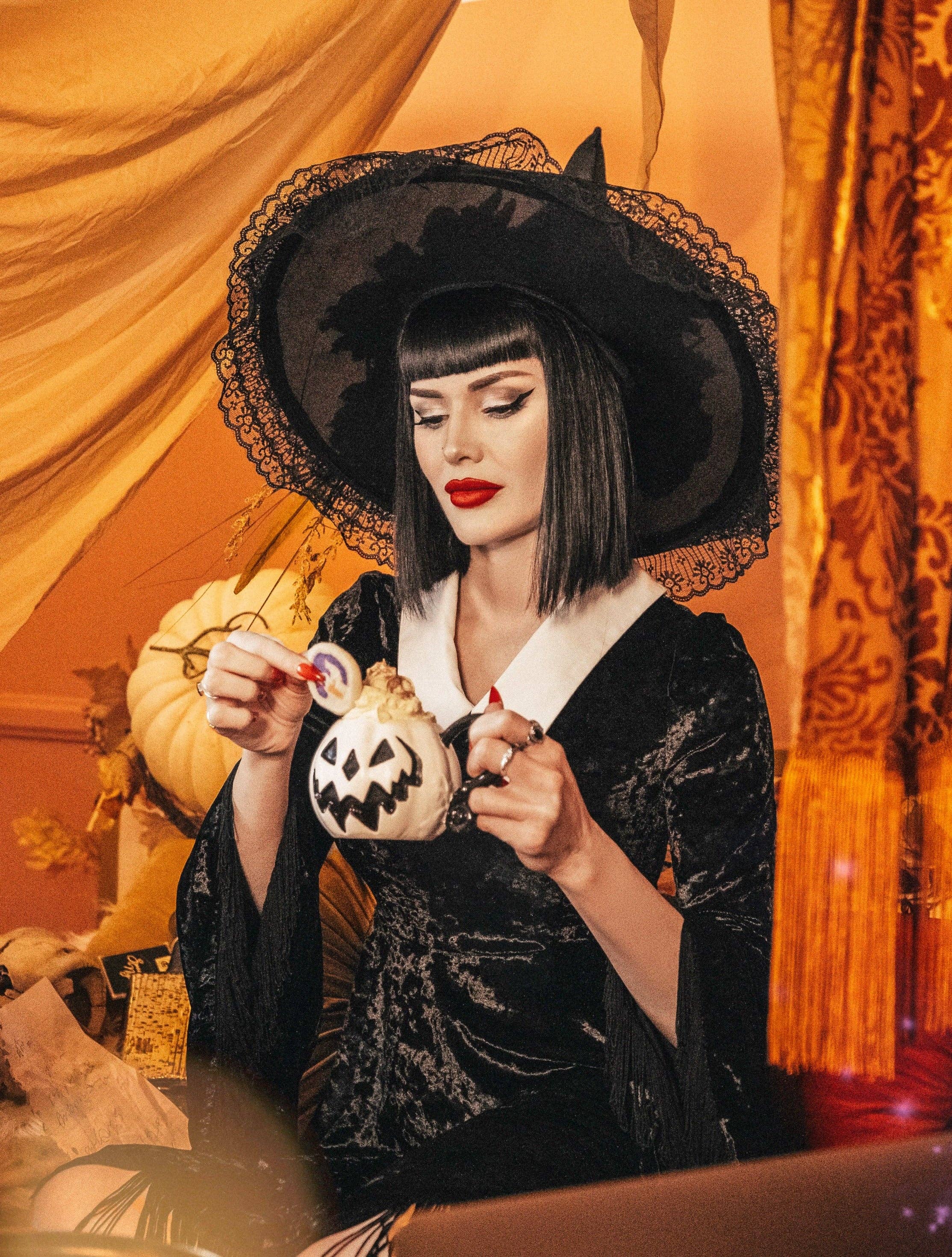 Lively Ghosts - Wholesale Coffee Mug - White Pumpkin | Haunted Hallows Mug16