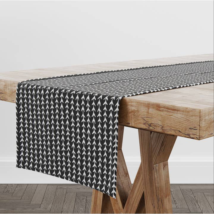 Chemin de table Black Vine pour décoration de table pour la vente par Blue Haven Decor