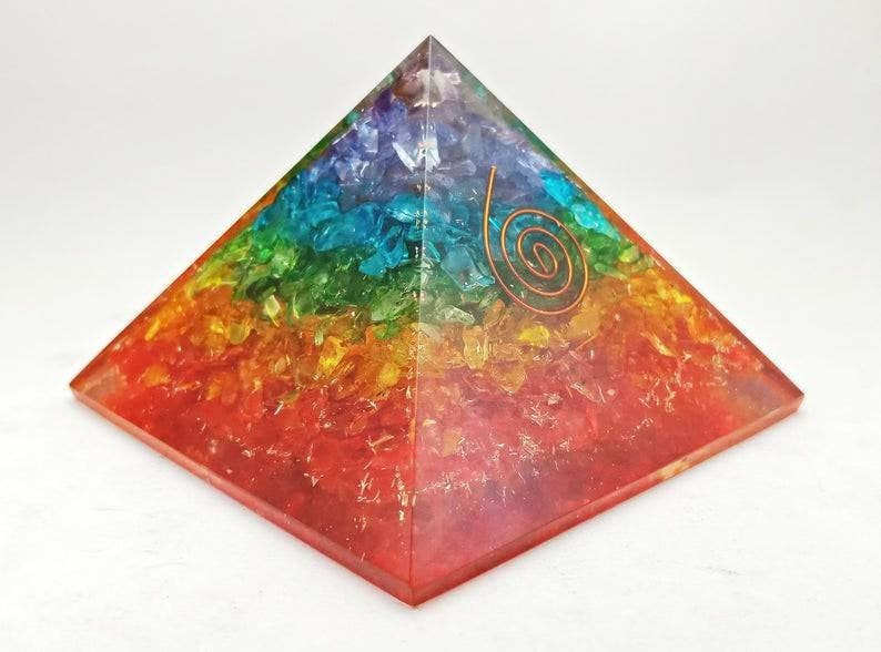 jiomind - Vente Pierre et cristal de spiritualité - Pyramide d'orgones de sept chakras Pyramide d'orgonite énergisée Reiki3