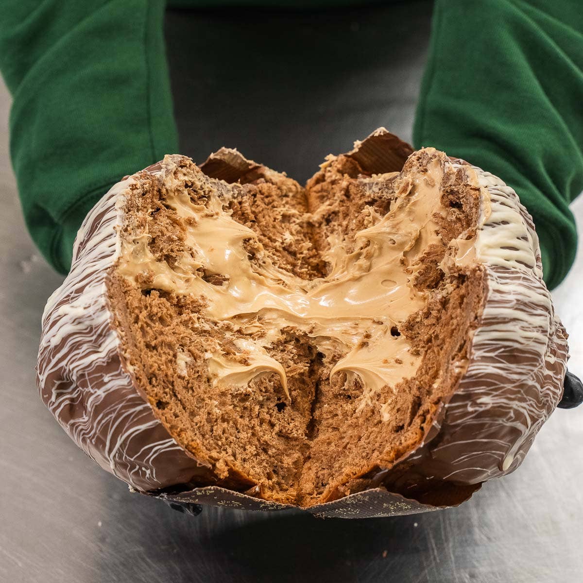 Sicilyaddict - Wholesale Cake - BUENISSIMO artisanal panettone 1.3 kg extra filled with 500 g of DolceBueno cream1