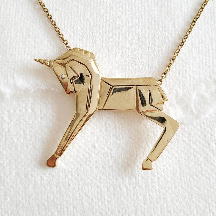 Charm-Halskette mit Einhorn-Pferd-Anhänger aus Messing für den Großhandel von Bisjoux