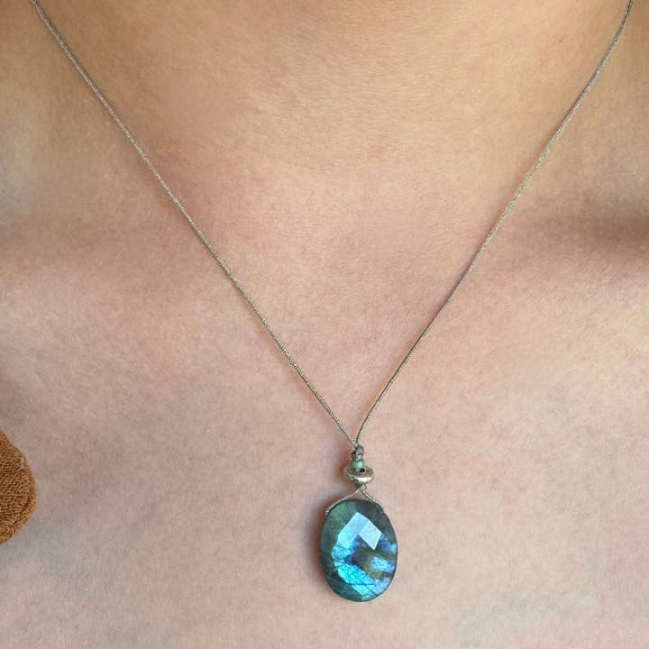 Silver Sparrow Jewelry - Wholesale Pendant/Charm Necklace - Labradorite Calm Necklace1