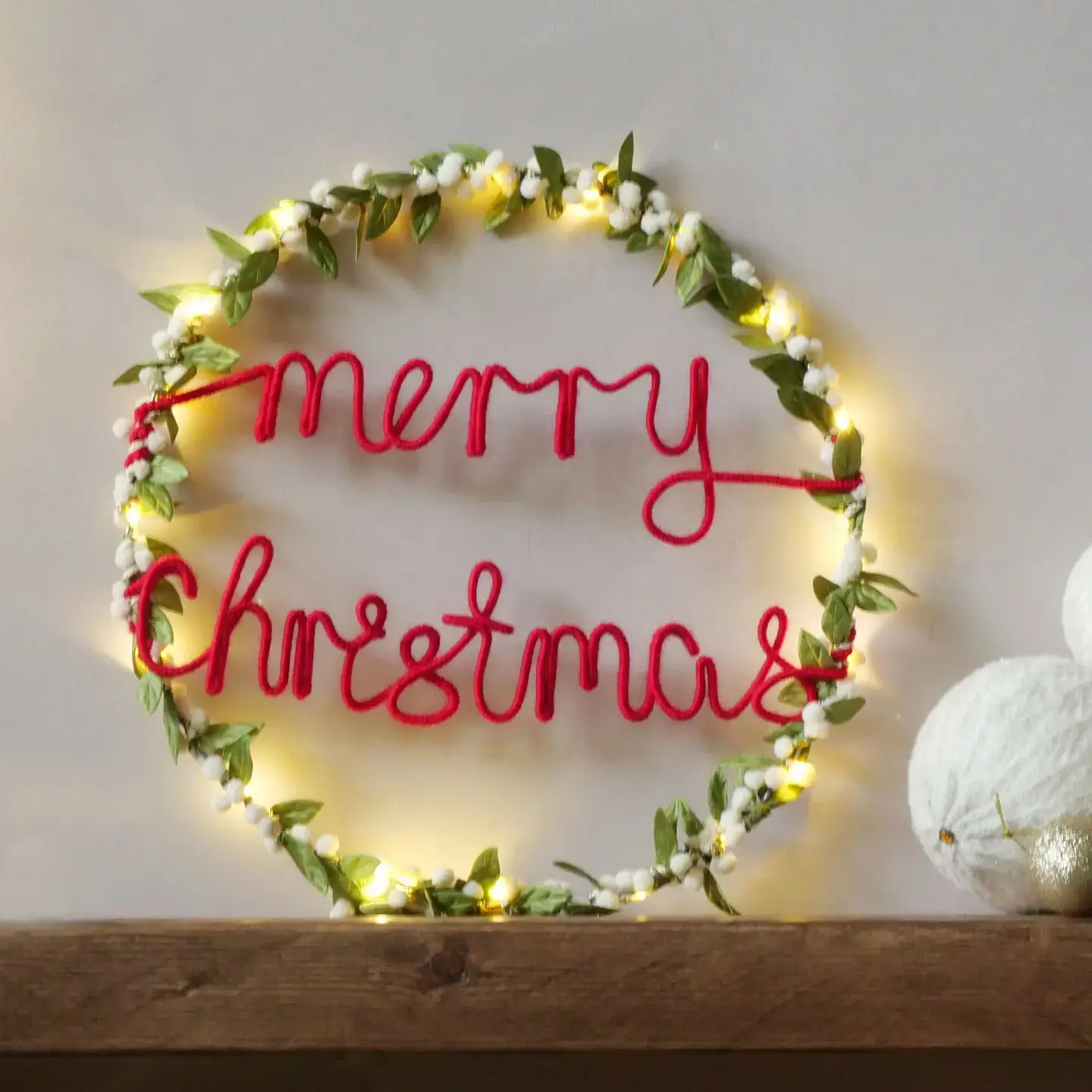 Melanie Porter - Wholesale Wreath - Merry Christmas Light Up Wreath - Christmas Decoration6