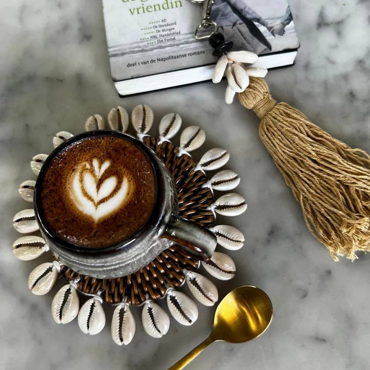 Bazar Bizar Living - Wholesale Keychain – Unisex - The Cowrie Tassel Keychain - Mocca1