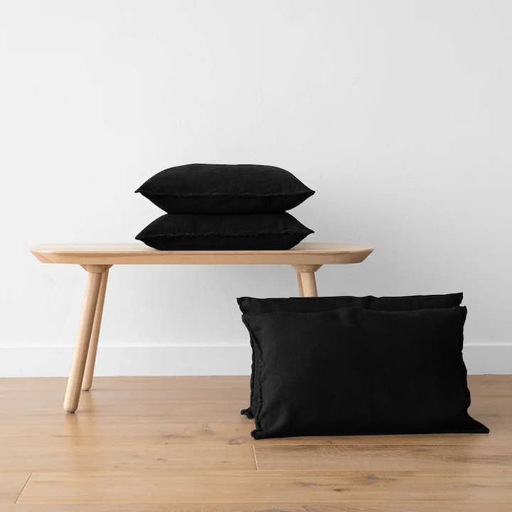 Zwart-Set van 2 | Ruw Afgewerkte Kussenhoezen, Sierkussenhoezen (Alleen hoezen) in Zuiver Linnen | Superzacht | Voorgewassen voor wholesale door The Tangerine Store