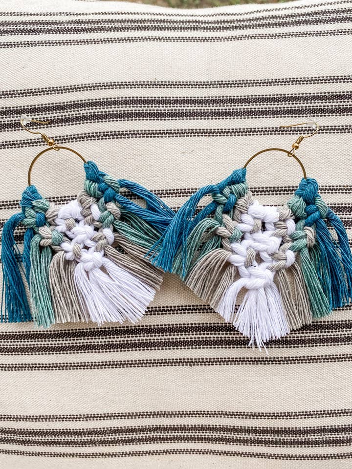 Boucles d'oreilles en macramé pour la vente par Beauty Among Us