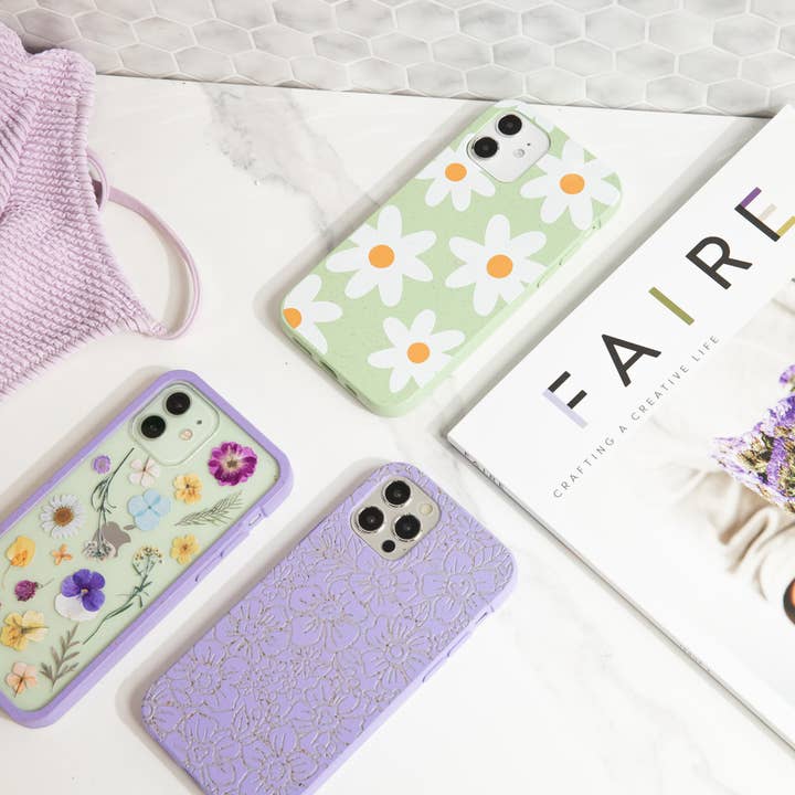Pela Case Corporation – wholesale Phone case – Women’s – Sage Green Daisy iPhone 6/6s/7/8/SE Case