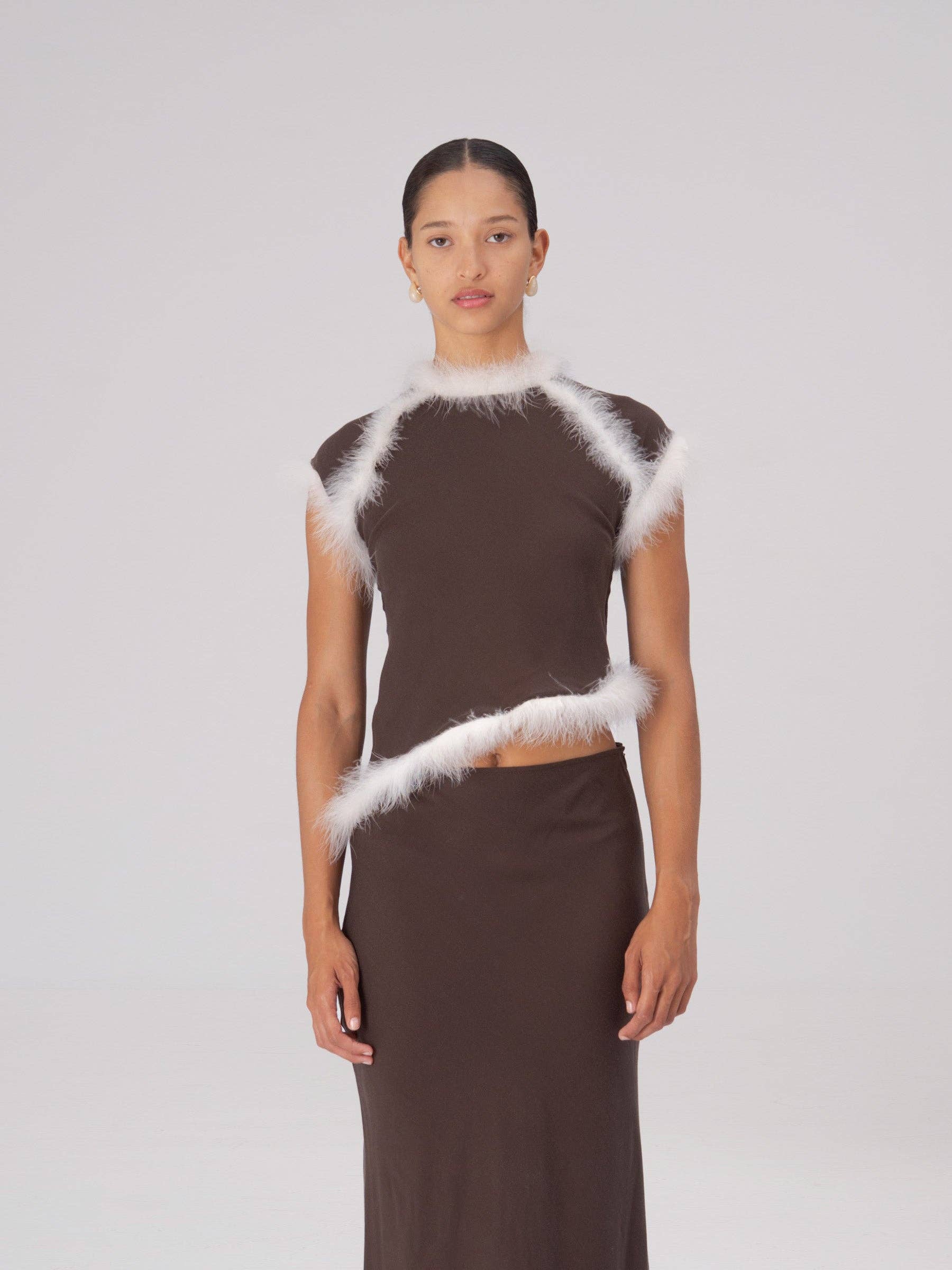 CARMEN SAYS – wholesale Blouse – Women’s – Top de plumas marrón balanceado2