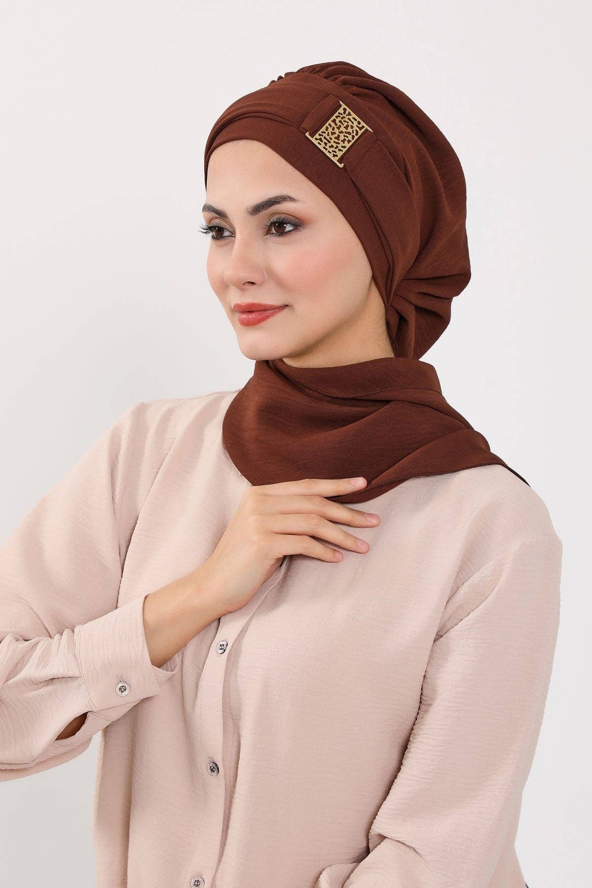 Aisha's Design – wholesale Hijab – Women’s – Modest Fashion Instant Aerobin Turban with Leopard Pattern Accessory, Pre-Tied Aerobin Hijab with Chic Metal Accessory,HT-11A17