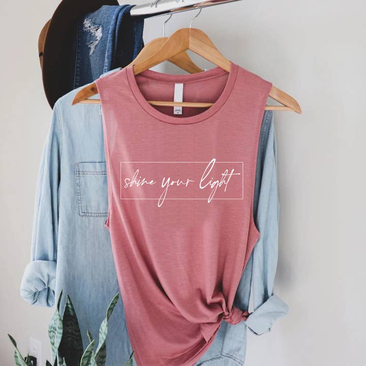 Débardeur en jersey pour femme avec typographie "Shine Your Light" pour la vente par STARCHIS