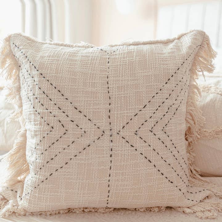 Fodera per cuscino Lola in cotone biologico crema con frange per la vendita all'ingrosso da parte di River & Ivy