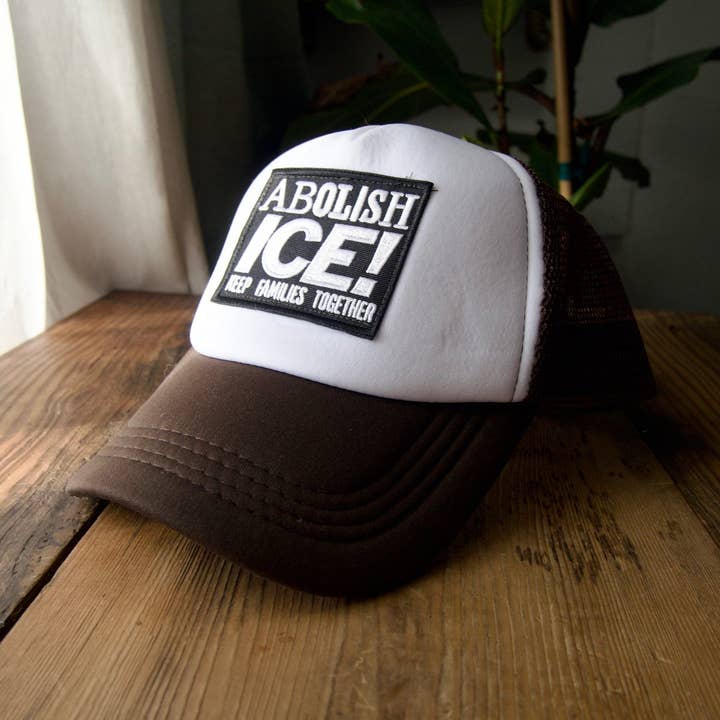 ABOLISH ICE! Houd gezinnen samen Sassy Cougar Caps voor wholesale door North Ferry Hats