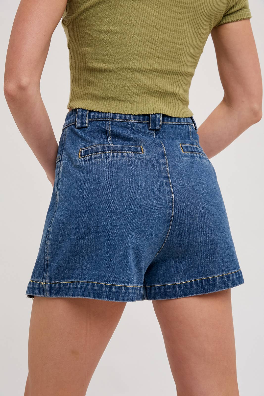 Bluivy - Venta al por mayor Falda pantalón - Mujer - PANTALONES CORTOS DE MEZCLILLA CON PLIEGUES EN LA PARTE DELANTERA19