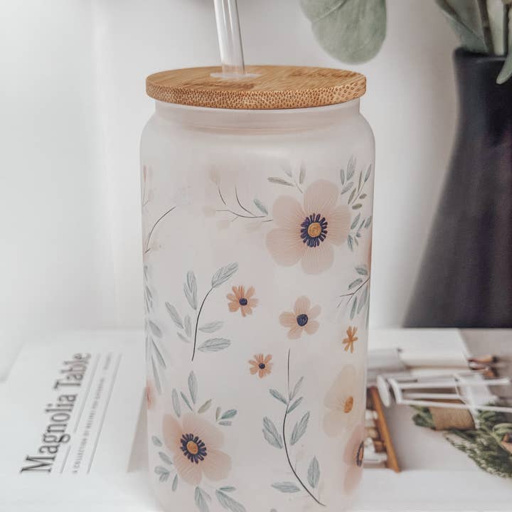 Emma K Designs - Wholesale Drinking Glass/Cup - Whimsical Garden 16oz Glass Cup with Bamboo Lid1