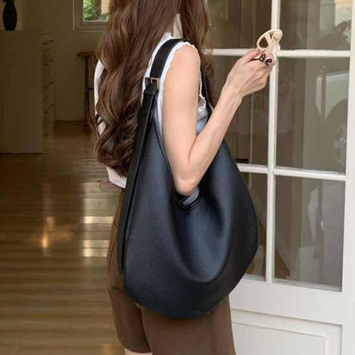 Borsa Hobo Morbida in Pelle Vegana per la vendita all'ingrosso da parte di 3AM BY H&D ACCESSORIES