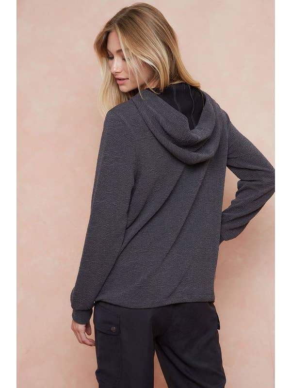 Doe and Rae – Engroshandel Hoodie – Kvinder – Knappet tekstureret hættetrøje m/løbegang - 10092J7