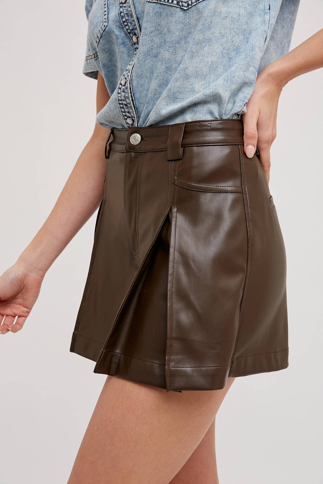 Bluivy - Wholesale Skort - Women's - FRONT PLEATED FAUX LEATHER SKORTS1