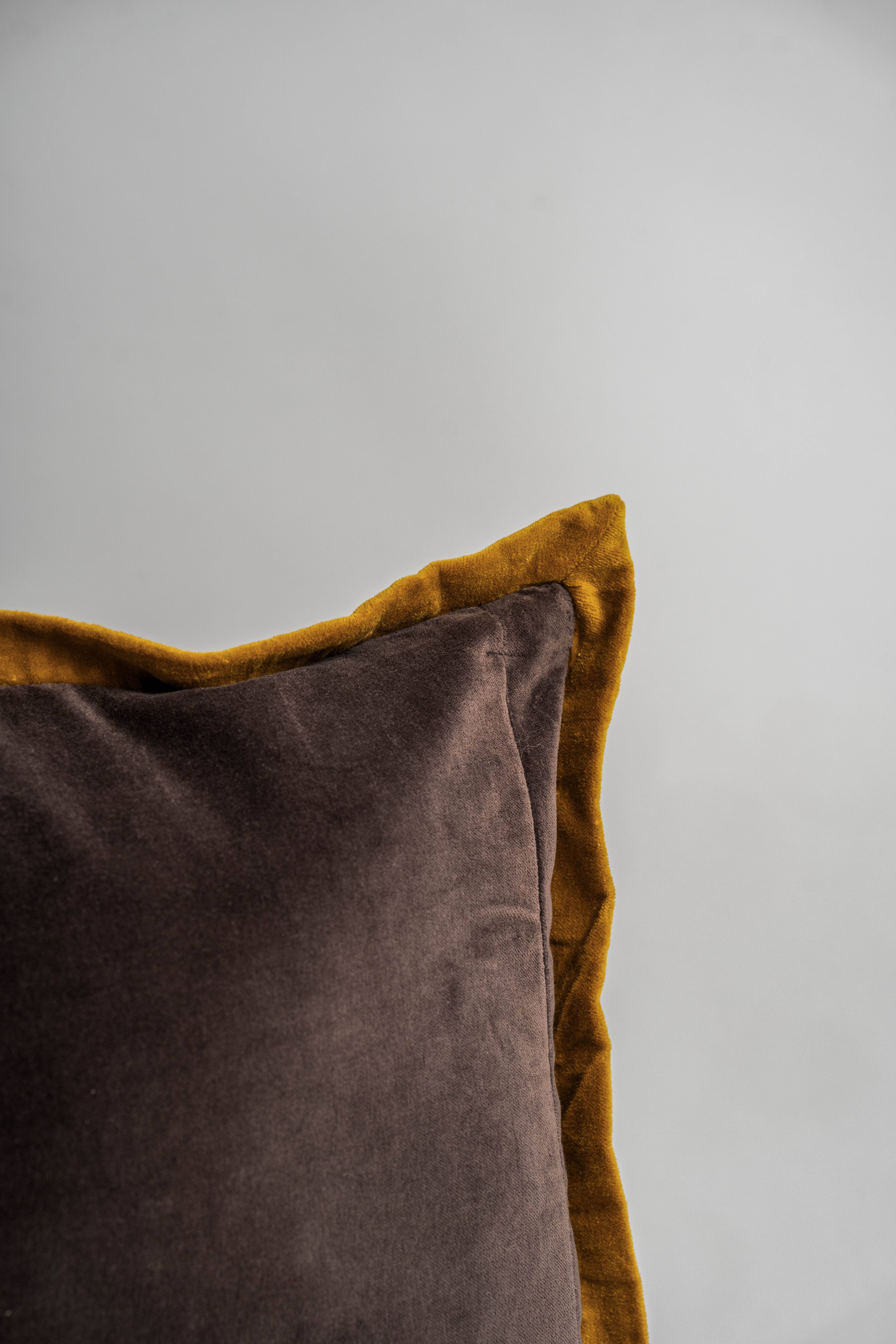 Atolia Designs – Großhandel Stuhlkissen – Goldene Samtrose Kissen mit Füllung3