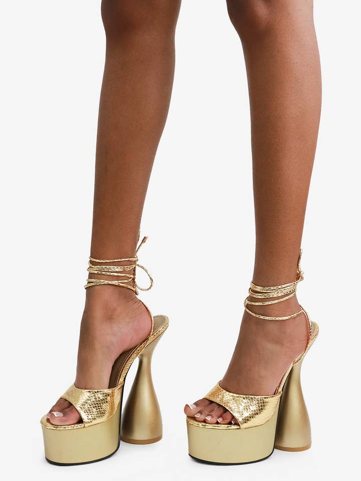 Lemonade Shoes – Großhandel Plateauschuhe – Damen – BEISS MICH - Skulpturale Plateauschuhe mit Knöchelriemen5