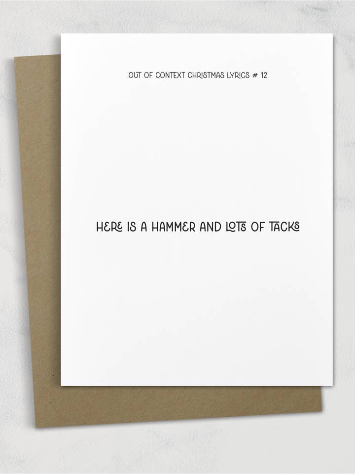 aquí hay un martillo y muchas tachuelas para venta al por mayor de Square Peggy