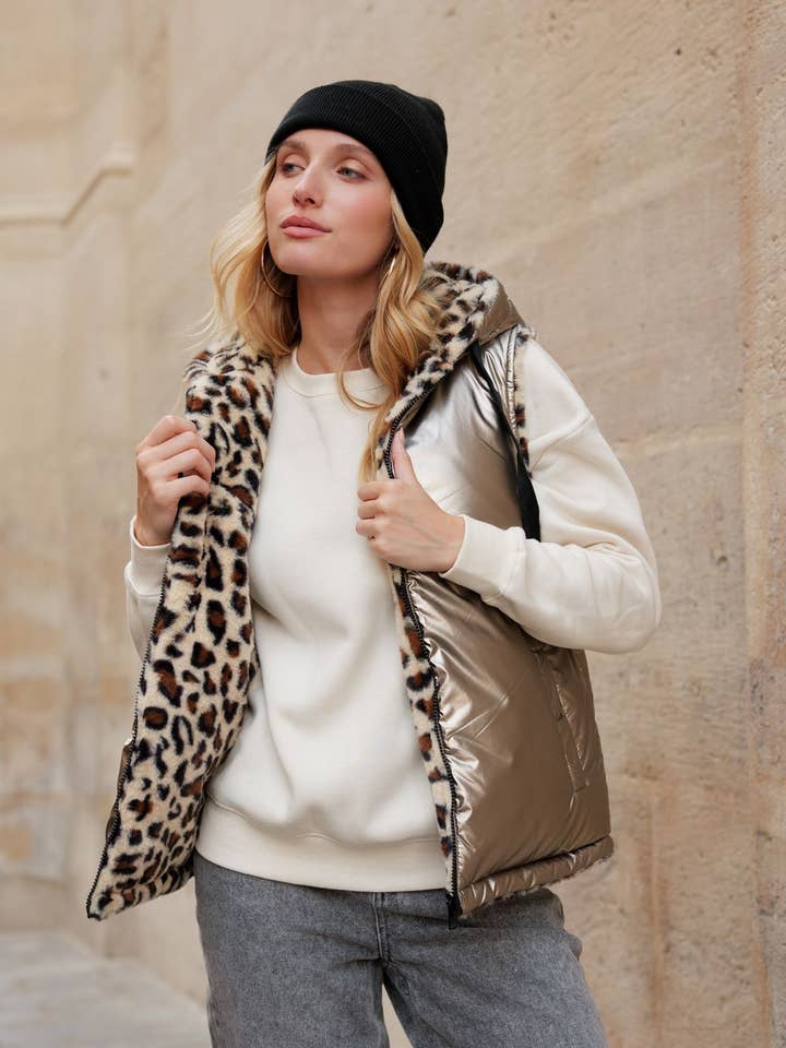 Attrait Paris - Wholesale Outerwear Vest - Women's - Sleeveless hooded reversible leopard fur jacket13