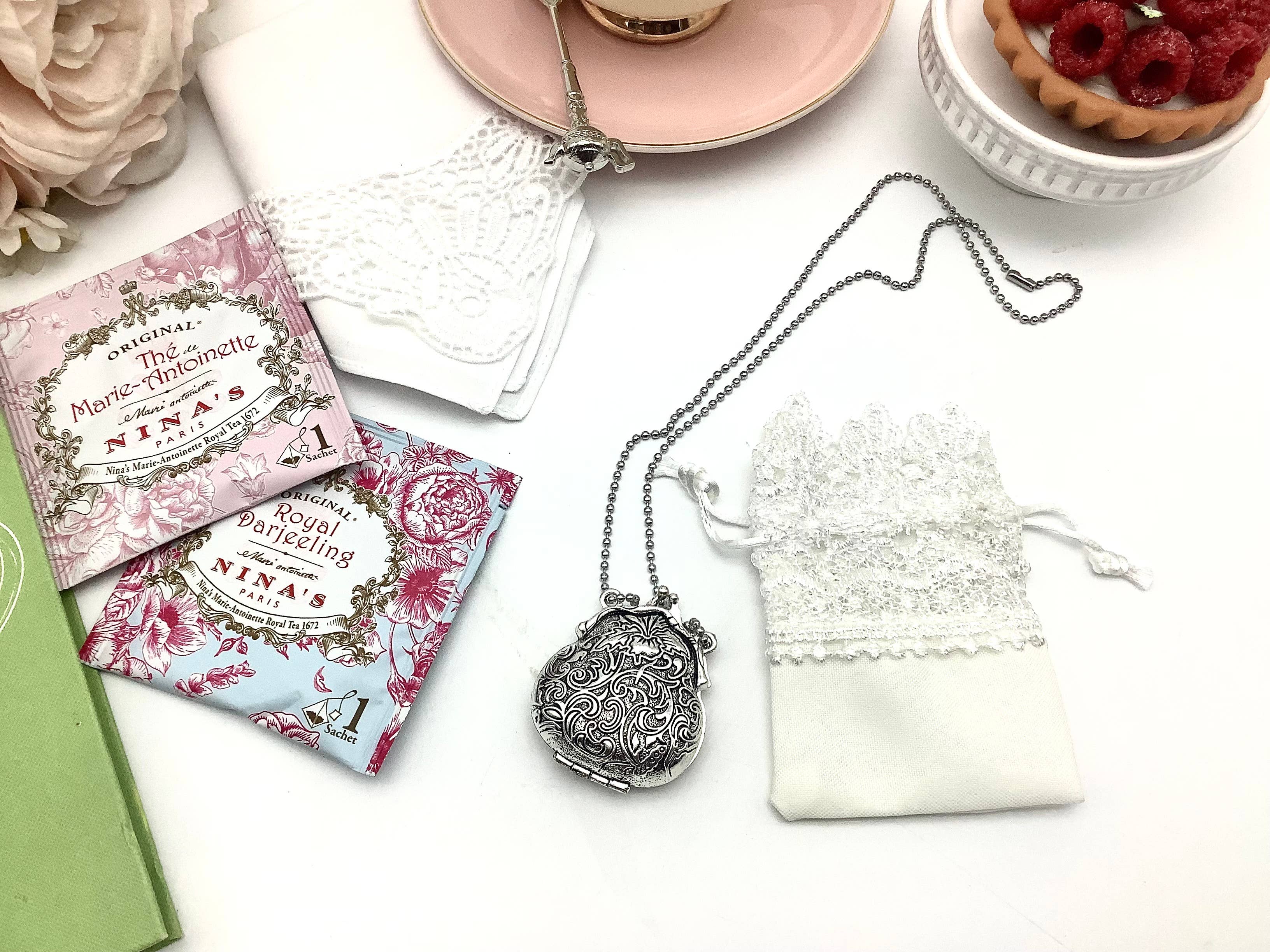 All Little Cute Things – wholesale Halsband med medaljong – Franskt viktorianskt silverhänge i form av handväska, tefestgåvor0