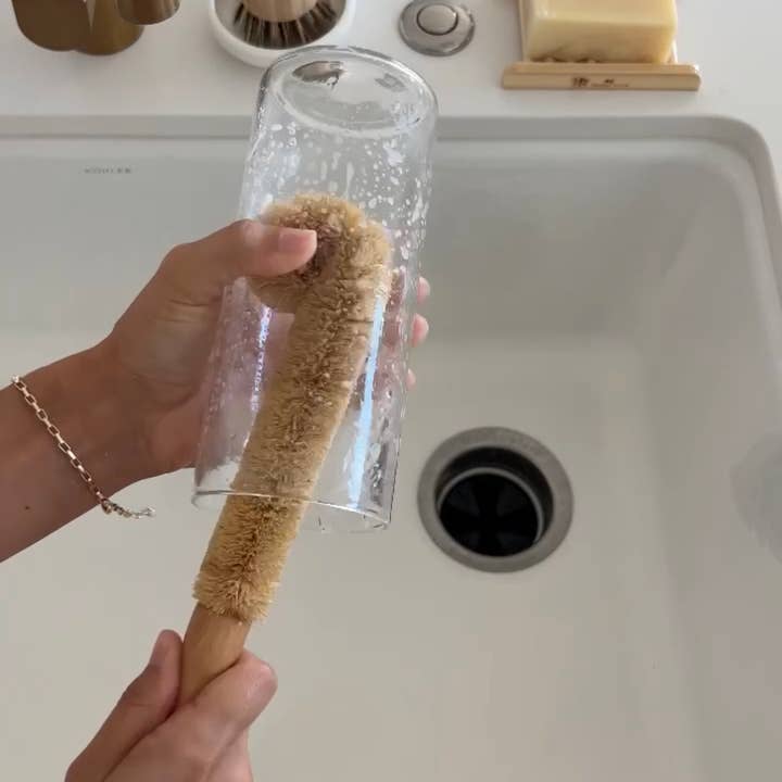 Me Mother Earth - Wholesale Cleaning Brush - Coconut Bottle Cleaning Brush