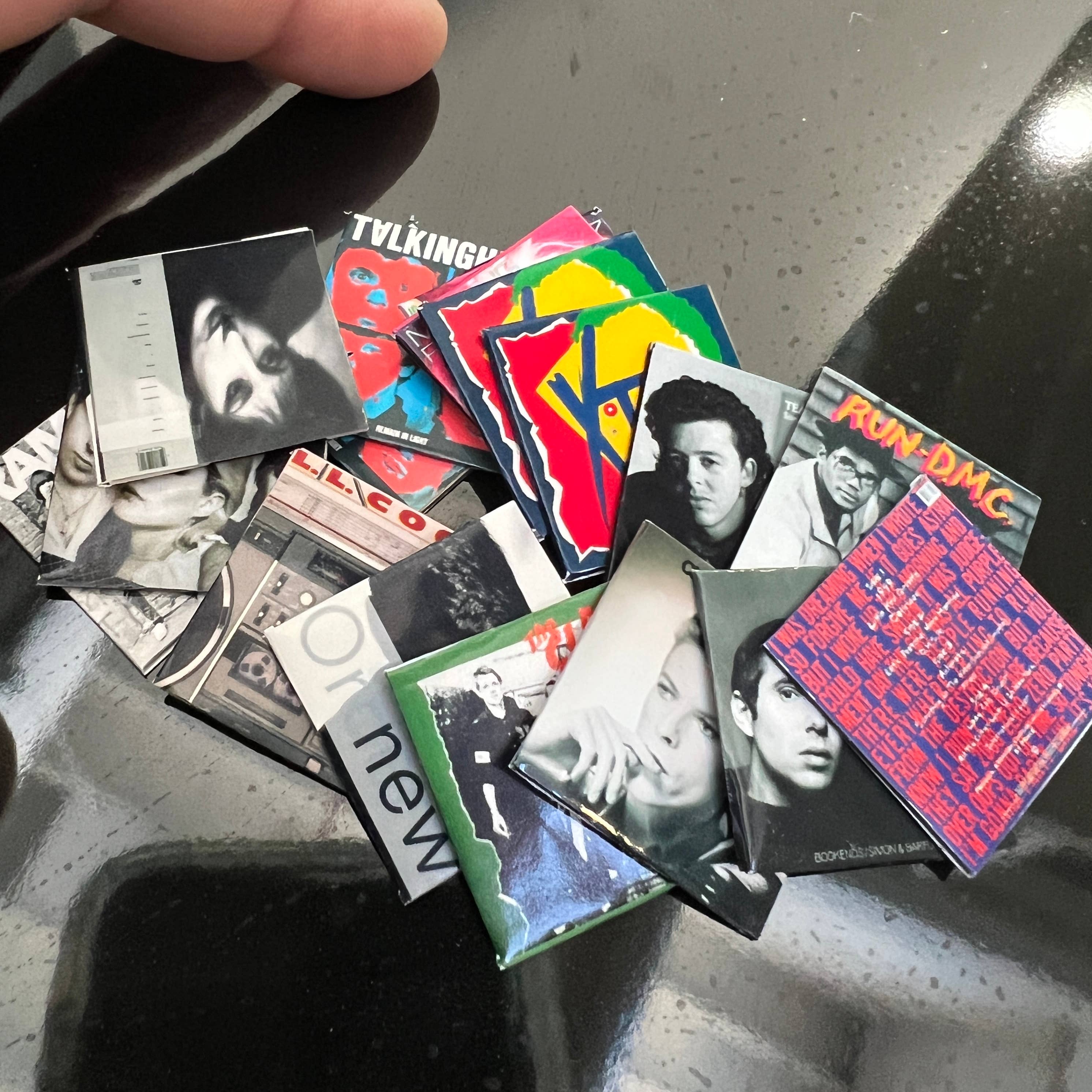 Itty Bitty Mini Mart - Vente Décorations de table - Ensemble de démarrage boutique de disques miniature « 8 en caisse » à l’échelle 1:123