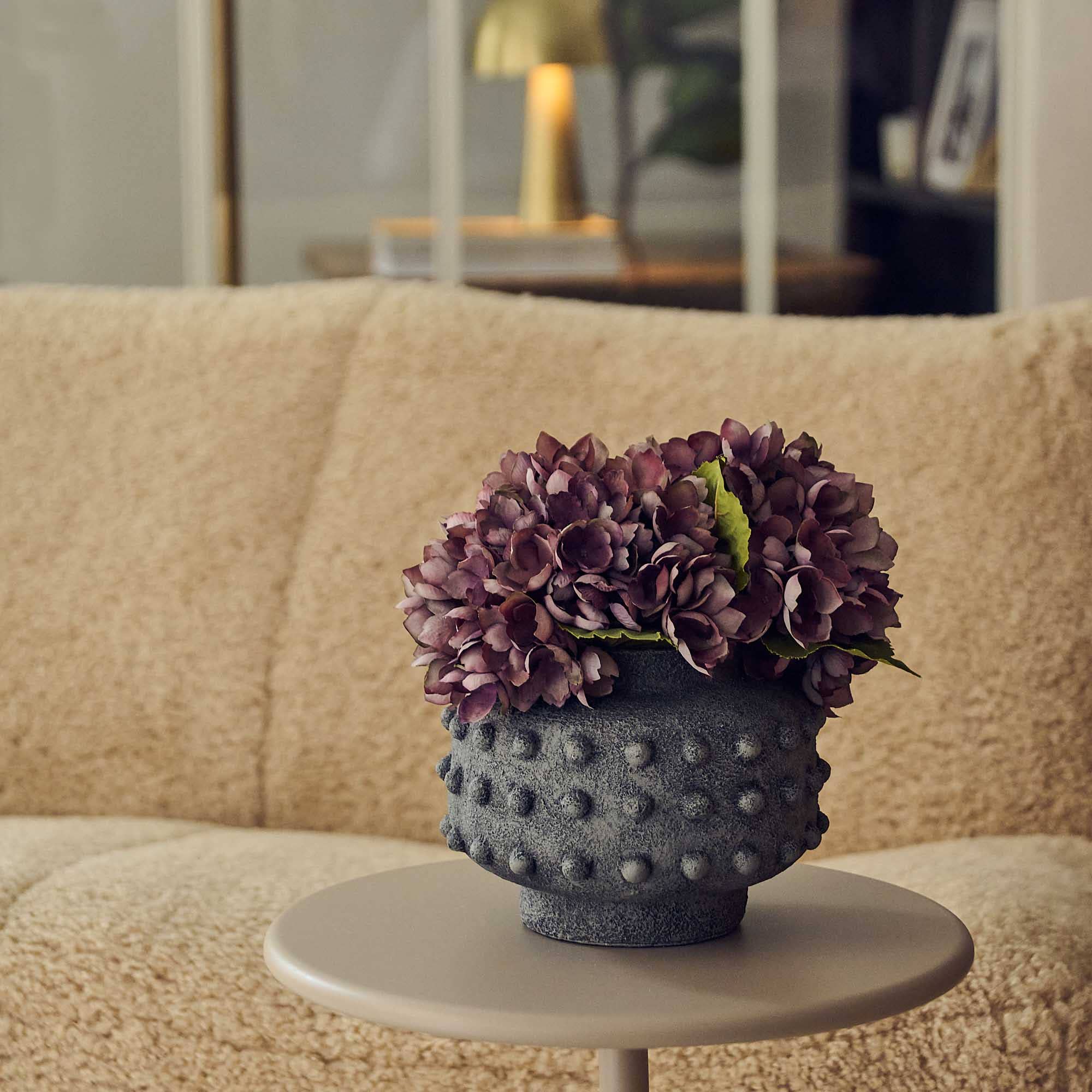 Abigail Ahern – wholesale Vase – ZIGA CEMENT VASE2