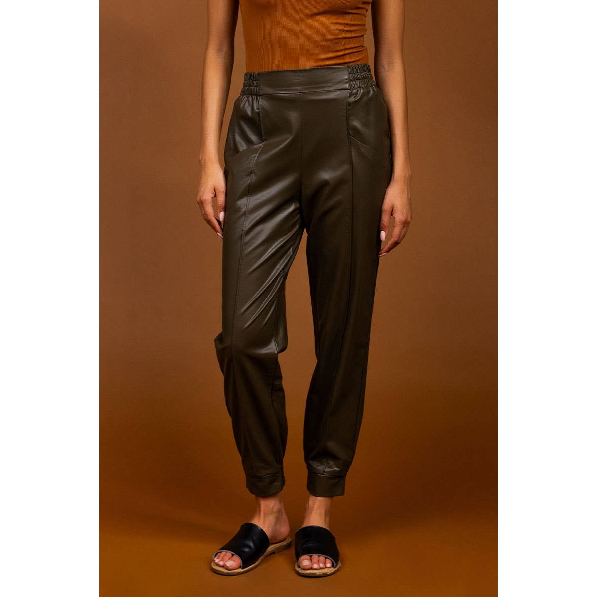 Naked Zebra - Vendita all'ingrosso Pantalone - Donna - Pantaloni da jogging in pelle vegana con elastico in vita9