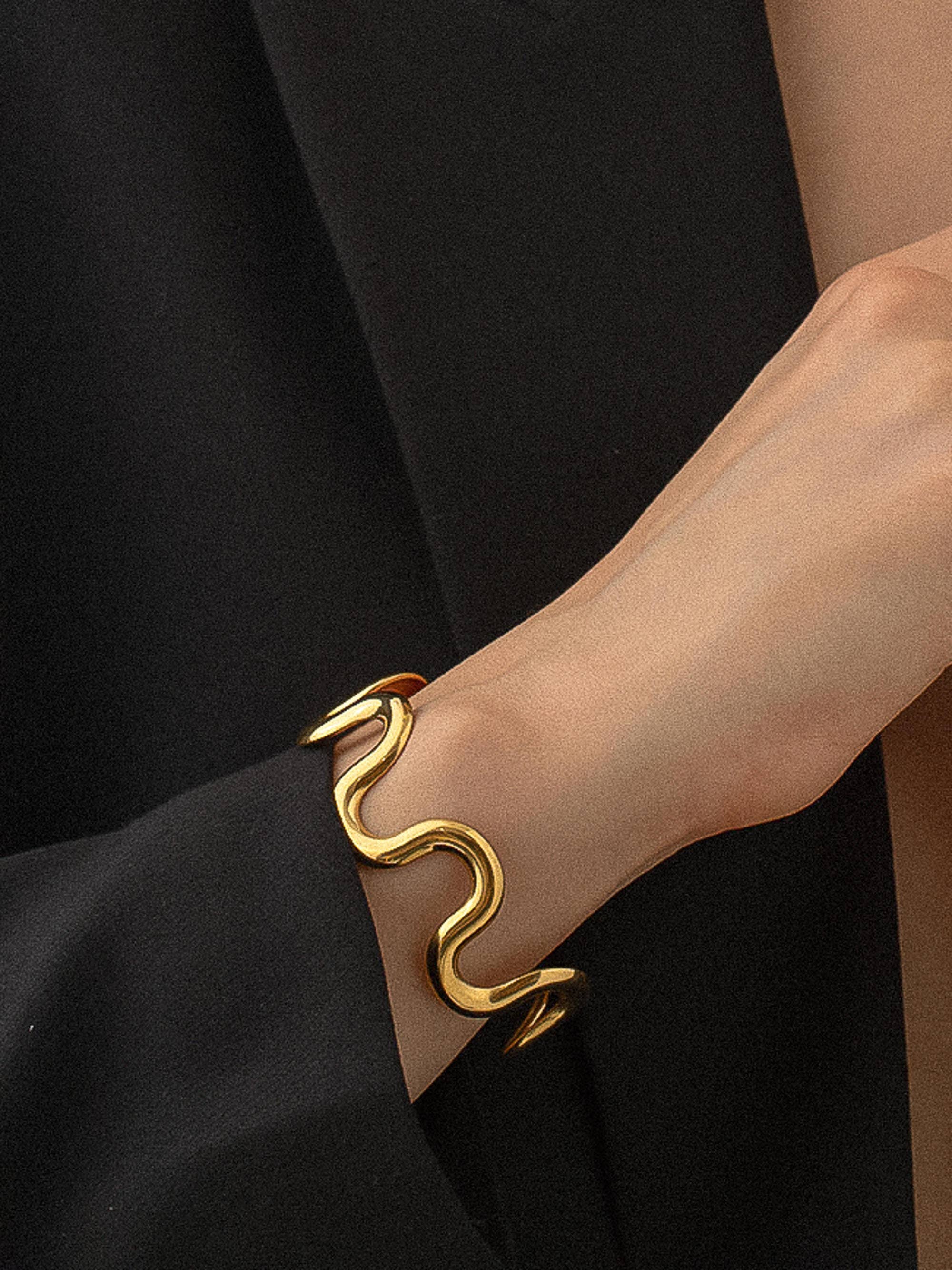 Flânerie by MAIQ - Wholesale Cuff Bracelet - Félix 18K Gold Non-Tarnish Wavy Bold Statement Bracelet1