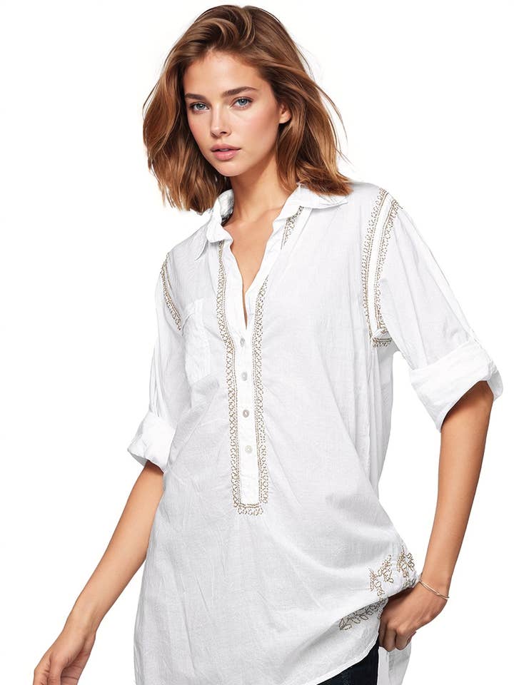 Chemise Boyfriend en coton blanc avec broderie Dune pour la vente par Subtle Luxury