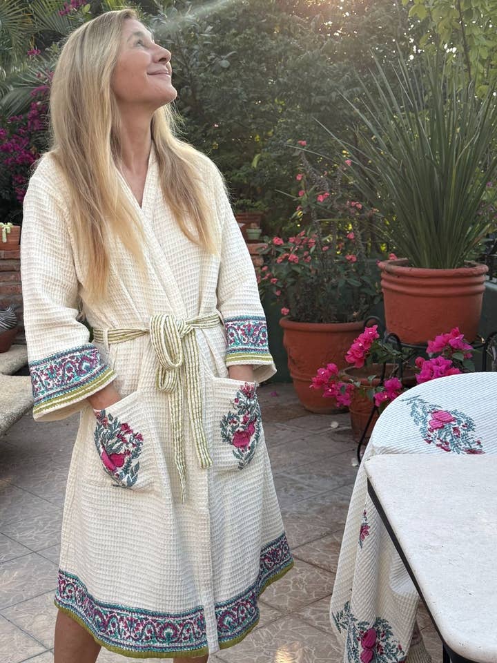 Conjunto de Presente de Roupão e Toalha com Estampa em Bloco (Flora) por atacado de The Fox and The Mermaid